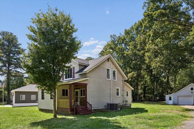 Building Photo - 144 Nelson Dr