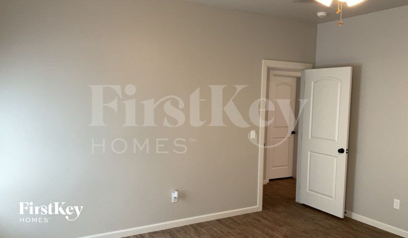 Building Photo - 16716 Doyle Dr