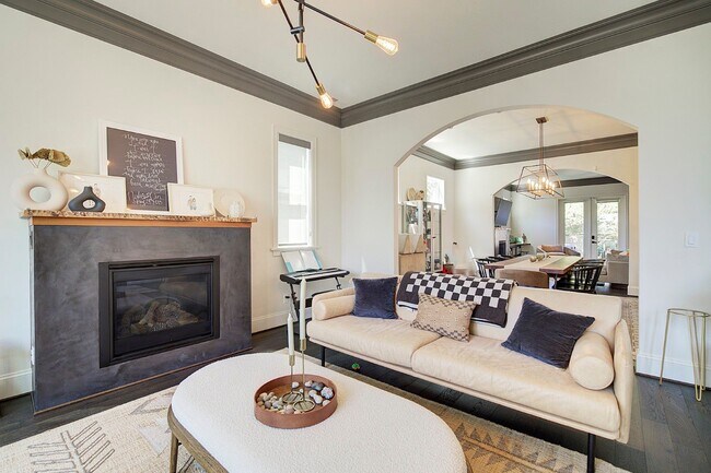 Building Photo - 5bd/3.5ba Seattle Home