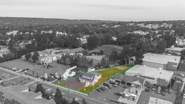 Building Photo - 2429 Vauxhall Rd