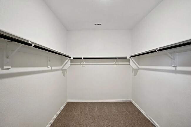 Building Photo - 704 Edgehurst Dr