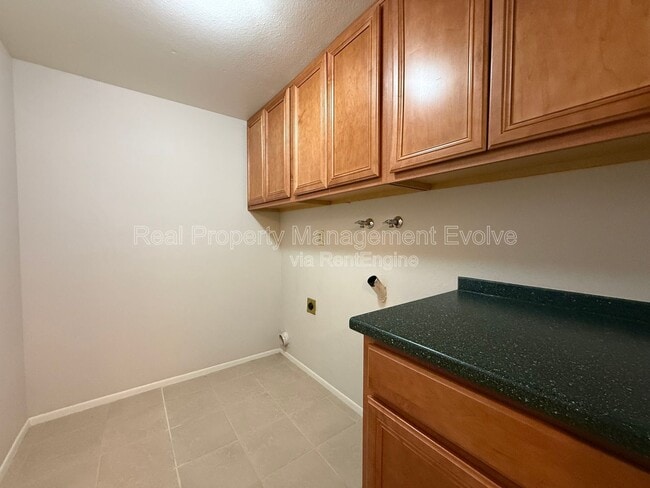 Building Photo - 4849 E Lake Point Cir