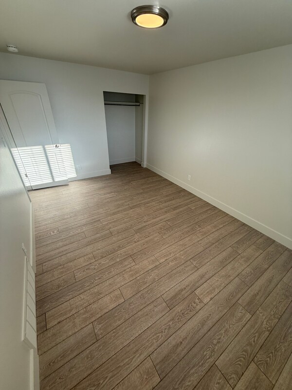 Building Photo - 201 W 975 N