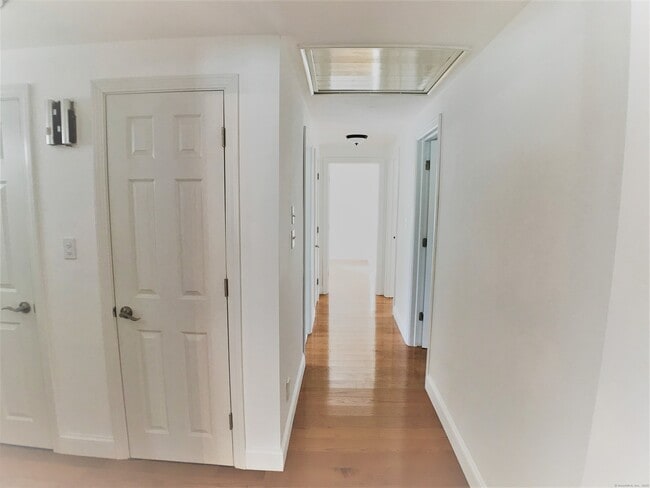 Building Photo - 10 Brookmoor Rd