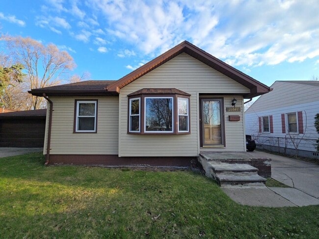 Primary Photo - 25517 Yale St