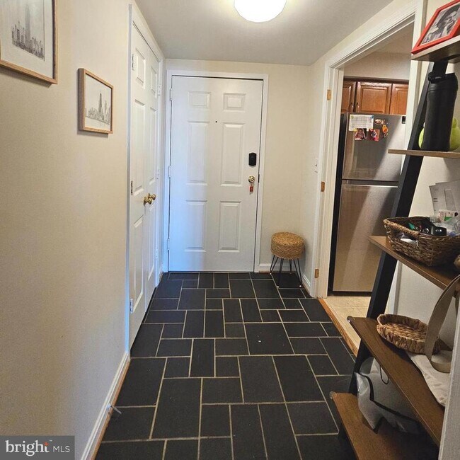 Building Photo - 505 E Braddock Rd