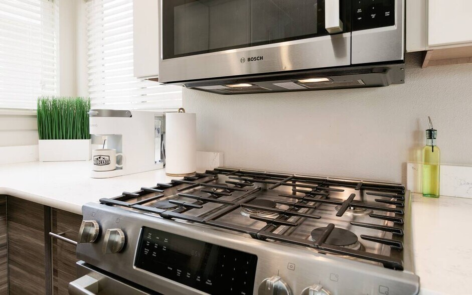 Building Photo - 913 Columbine Ave