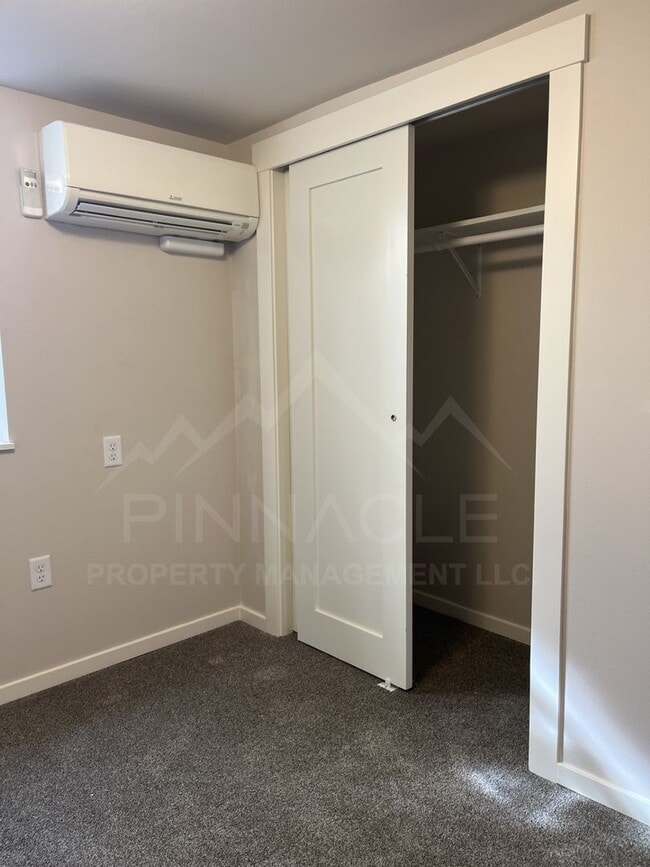 Building Photo - 1-5 1/2 Chicago Ave