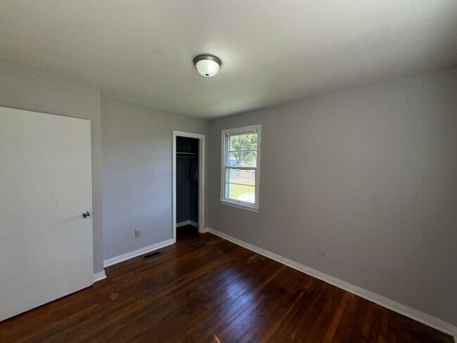 Building Photo - 55 Alan St