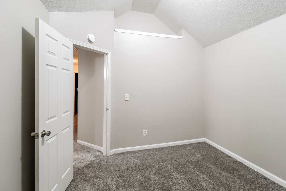 Building Photo - 6090 Crooked Creek Dr.