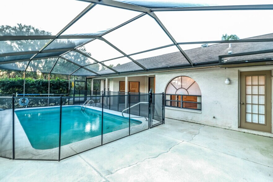 Building Photo - 9142 Buena Mesa Dr