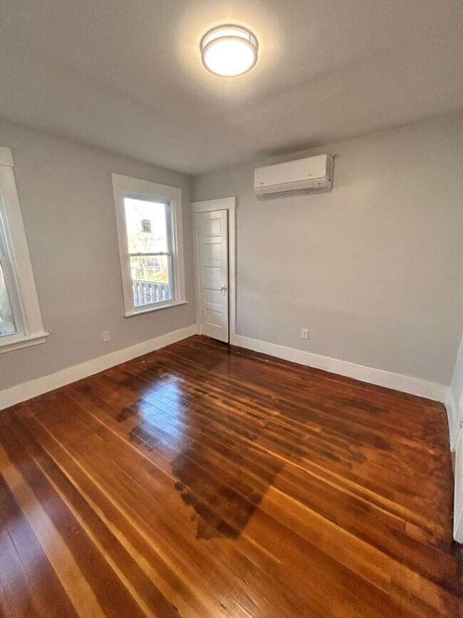 Building Photo - 67 Fairlawn Ave