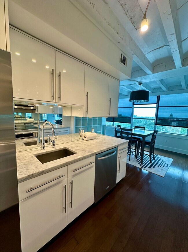 Building Photo - 1 BED | 1 BATH | DRAYTON TOWER