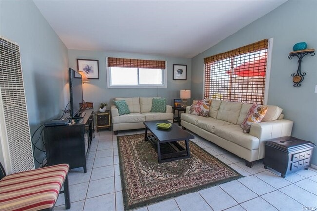 Building Photo - 310 Alvarado Pl