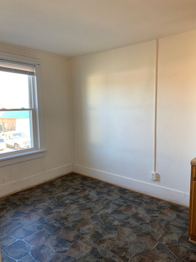 Building Photo - Walking distance to everything in Altavista! Right in the heart of Altavista on Main St!