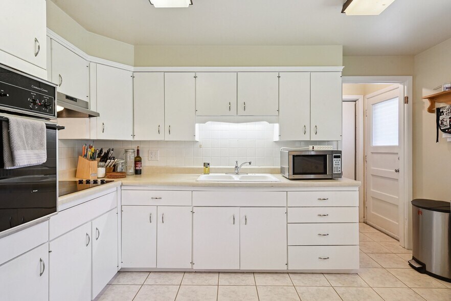 Building Photo - 8250 Chase Way