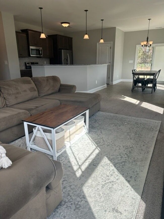 Building Photo - 3 Bed/2 Bath in Willow Pond - 15 minutes to SJAFB!