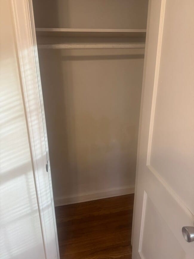 Building Photo - Charming 2br 1ba Home! Available Now!