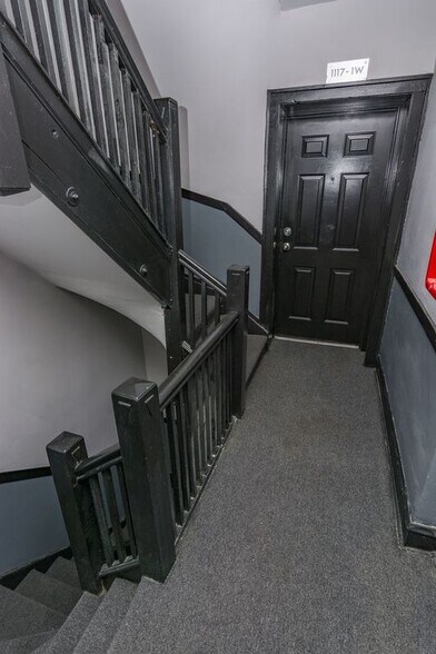 Building Photo - 1125 E 81st St