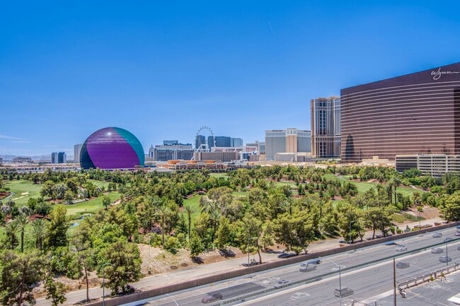 Building Photo - Absolutely stunning high rise loft at Metr...