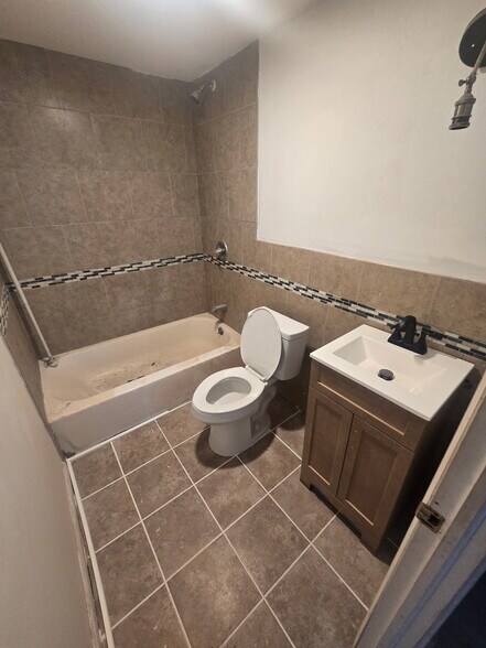 Building Photo - 169 Hawley St
