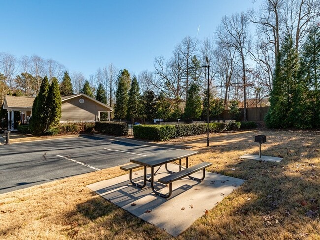 Building Photo - 2 Bedroom 2 Bath Garden Level Condo