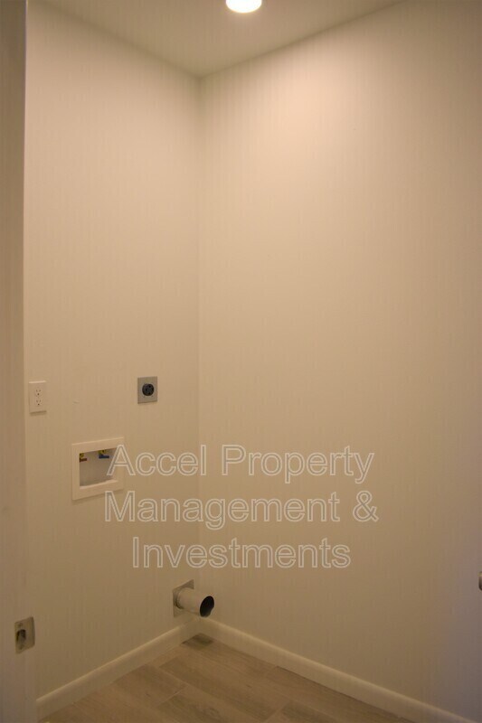 Building Photo - 2120 Datepalm Ave