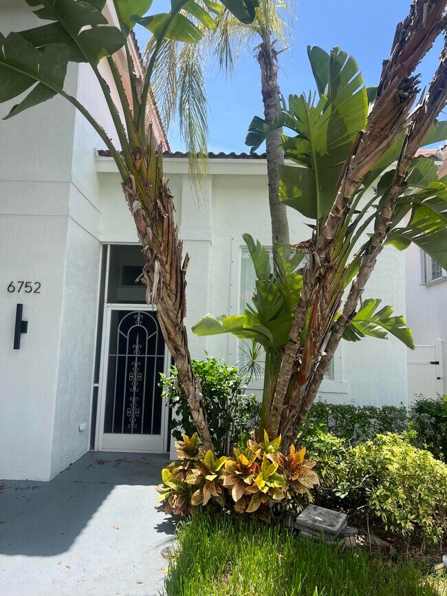 Building Photo - 6752 Green Island Cir
