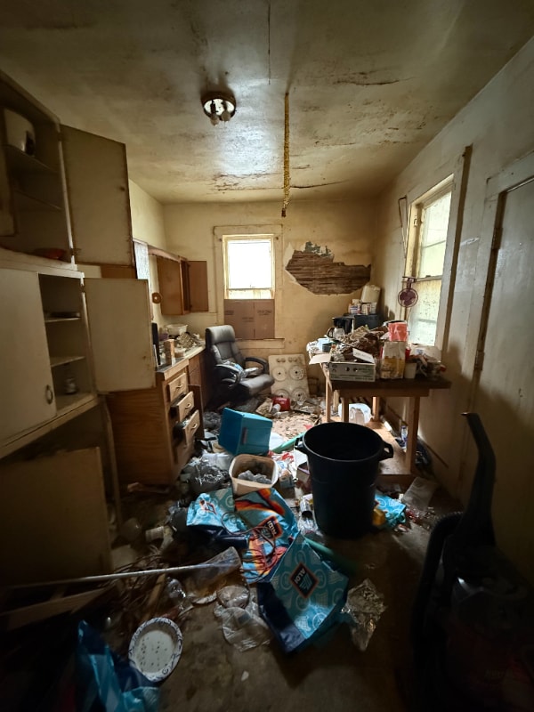 Building Photo - 1096 W Green St