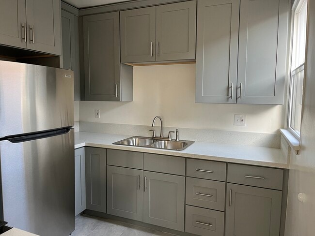 Kitchen - 9028 Crenshaw Blvd