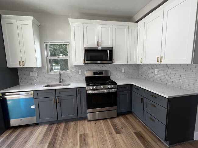 Building Photo - 56 Pelham St