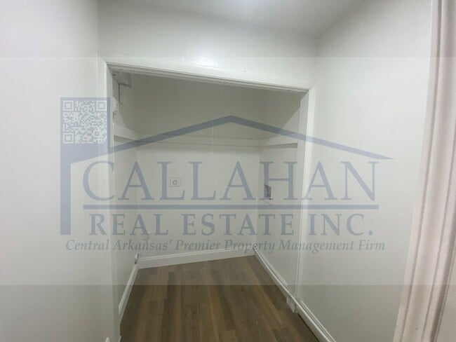 Building Photo - Southwest LR 4 Bedroom Home