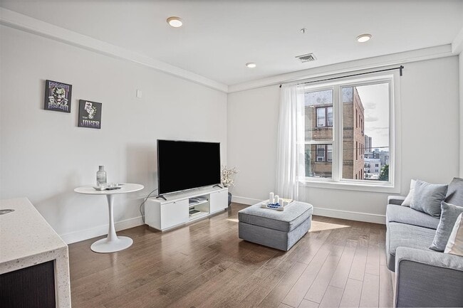 Building Photo - 6401 Park Ave