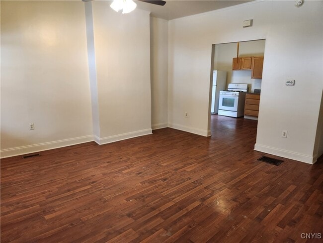 Building Photo - 410 Graves St