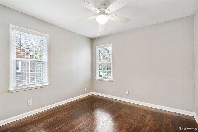 Building Photo - 822 N Gainsborough Ave