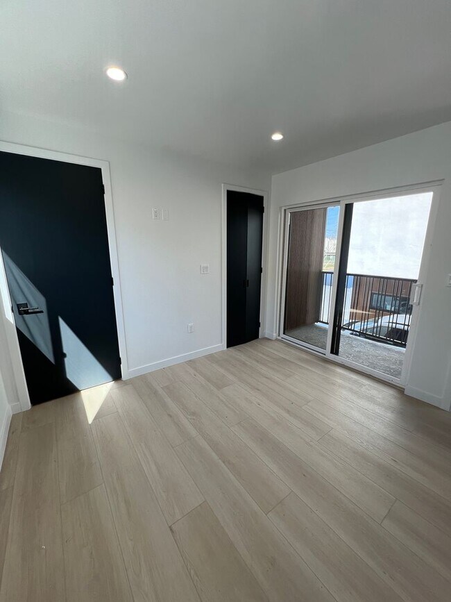 Building Photo - 10627 Hatteras St