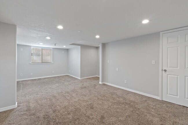 Building Photo - This charming, 4 bedroom 2 bath updated bungalow in the heart of Ogden for $2150 a month