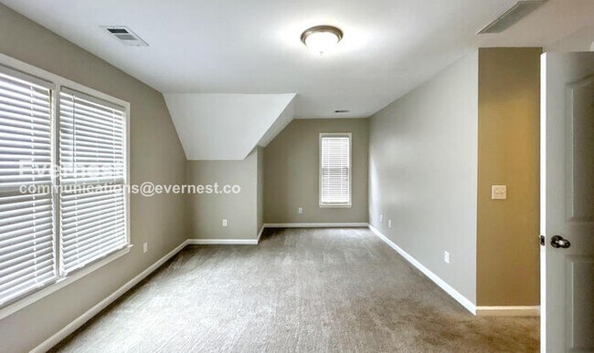 Building Photo - Spacious 4-Bed Home with Garage & Modern Amenities / Pet Friendly / Vouchers Accepted / Available...