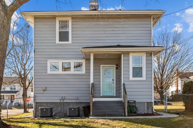 Building Photo - Updated 1920s Colonial in Northside – 3 Bed, 4 Bath – Available Now – $2,895/mo