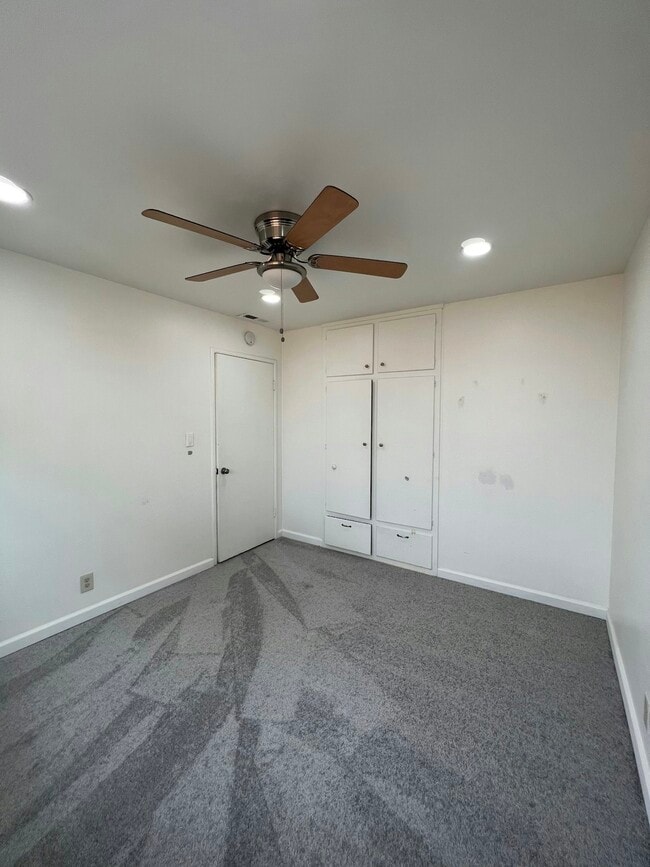 Building Photo - 40458 Landon Ave