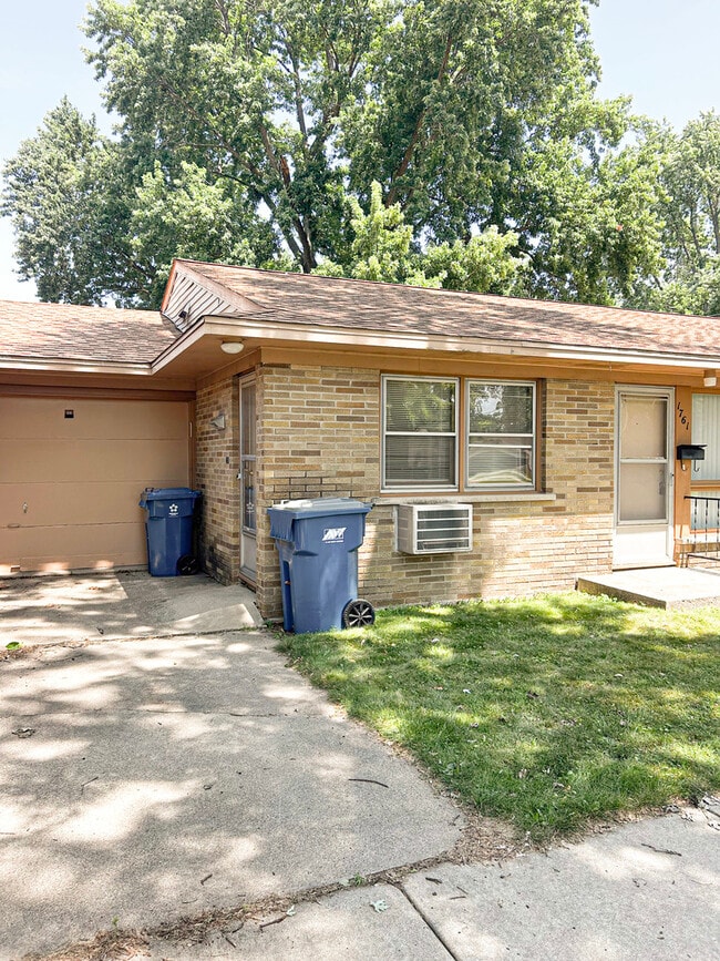 Building Photo - 405 S Cannon Ave