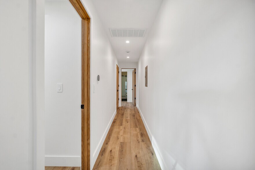 Building Photo - 651 N Wilton Pl