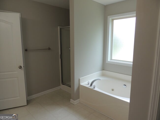Building Photo - 450 MacLand Dr