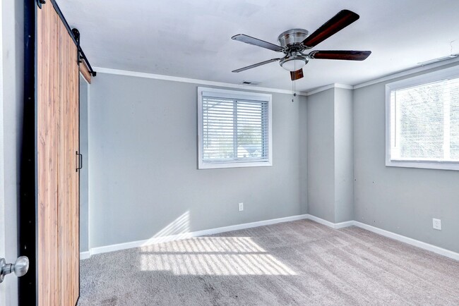 Building Photo - Charming Rental Home in Hampton!