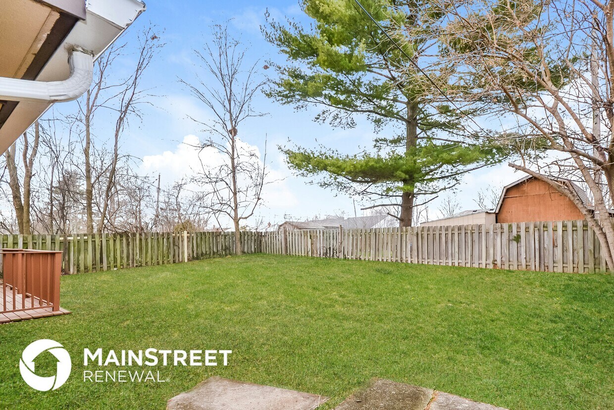 Building Photo - 8691 Bobolink Dr