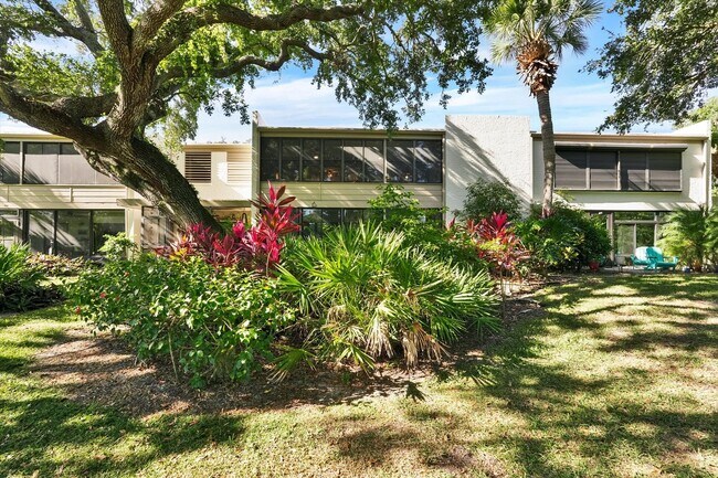 Building Photo - 107 Pinehurst Dr