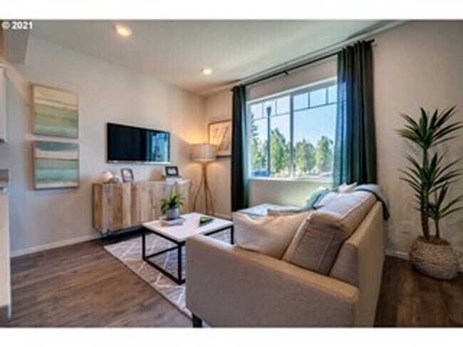 Building Photo - 3 Bed 2.5 Bath Home in Vancouver! Stainles...