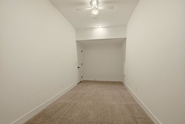 Building Photo - 420 Stonemeadow Rd