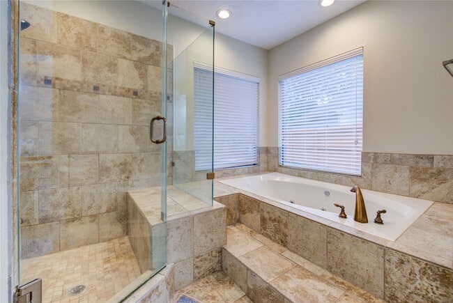 Building Photo - 714 Last Arrow Dr