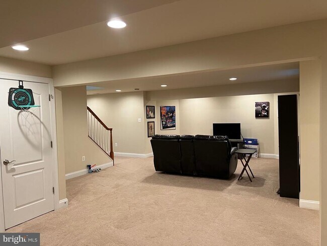 Building Photo - 8107 Kylemore Way